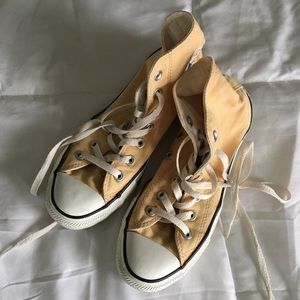 Yellow high-top converse